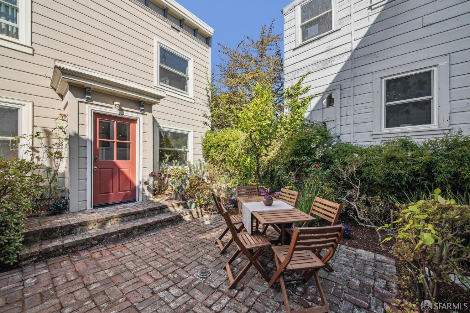 Photo #3: 425073892 Listing 