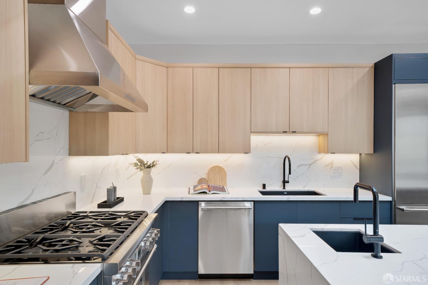 Detail Gallery Image 13 of 98 For 326 10th Ave, San Francisco,  CA 94118 - 4 Beds | 4 Baths