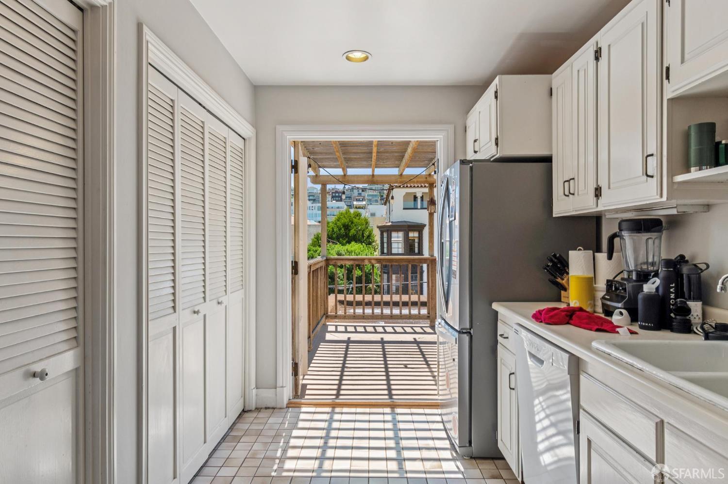Detail Gallery Image 10 of 18 For 2384 Union St, San Francisco,  CA 94123 - 2 Beds | 2 Baths