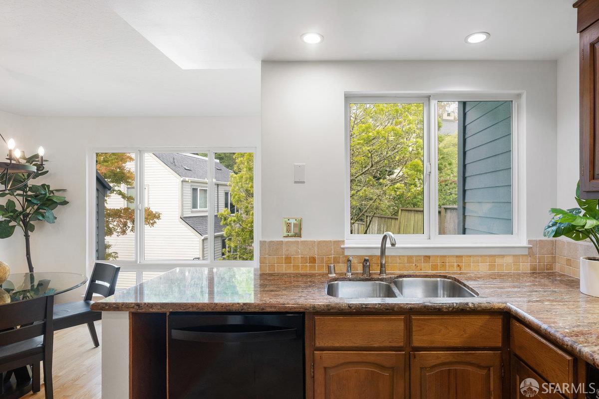 Detail Gallery Image 23 of 46 For 614 Clarendon Ave, San Francisco,  CA 94131 - 2 Beds | 2/1 Baths