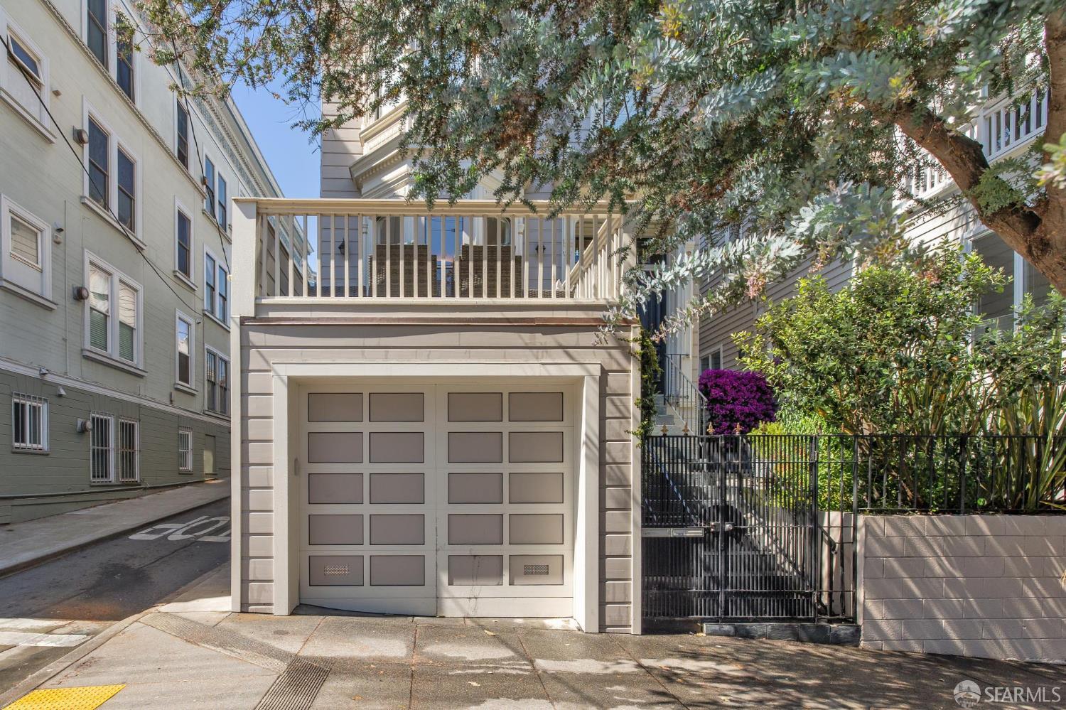 Photo #2: 425074537 Listing 