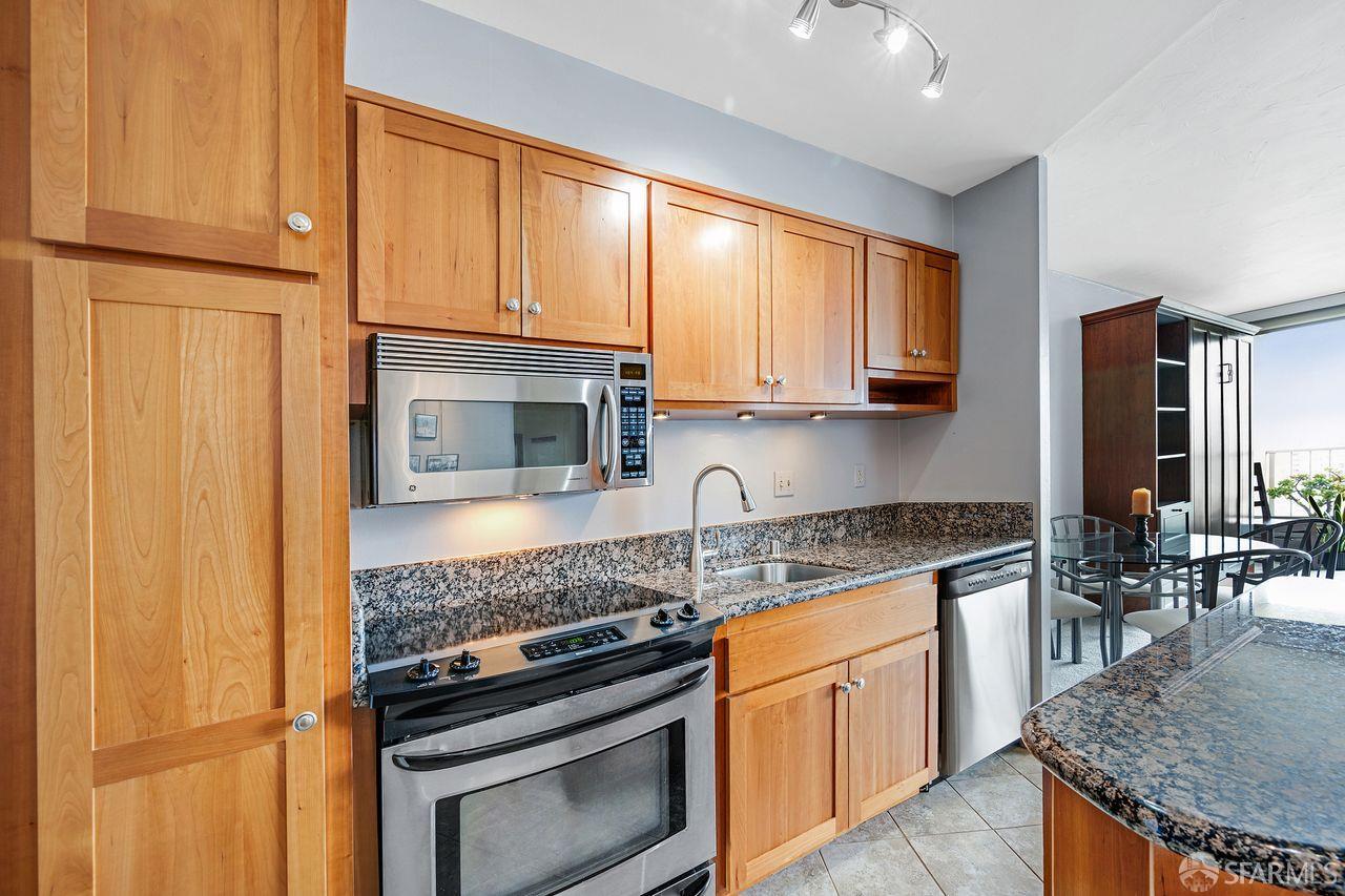 Photo #3: 425074304 Listing 