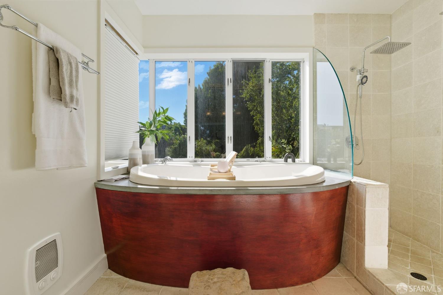 Detail Gallery Image 62 of 99 For 2121 Divisadero St, San Francisco,  CA 94115 - 4 Beds | 3/1 Baths