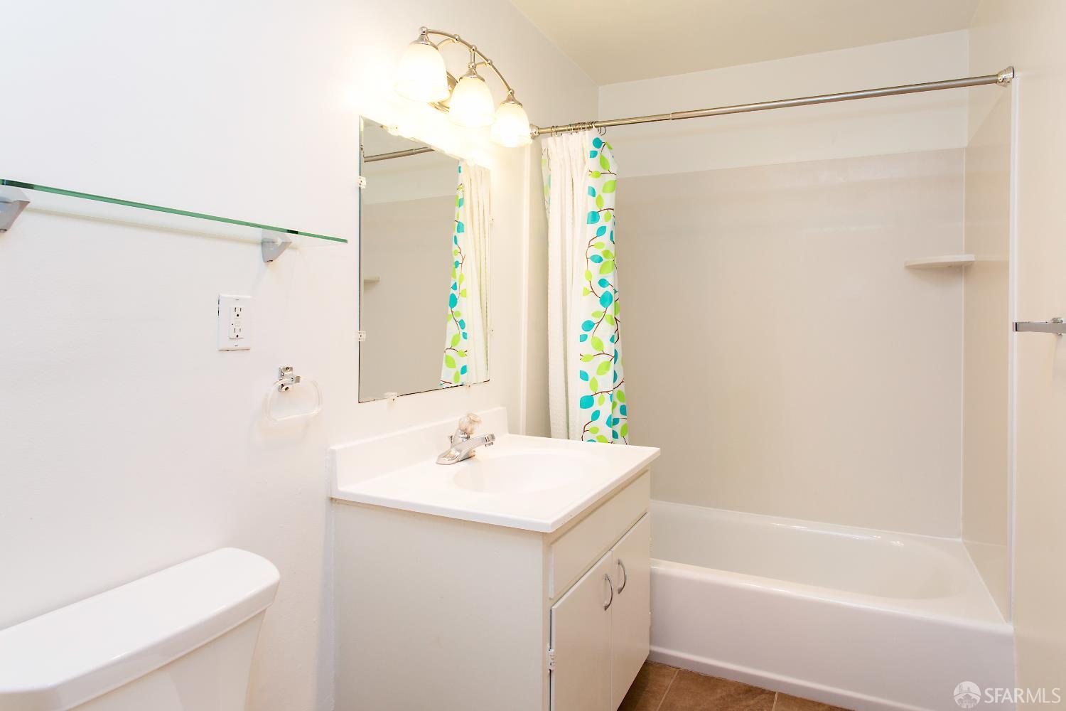 Detail Gallery Image 6 of 7 For 590 2nd Ave #6,  San Francisco,  CA 94118 - 2 Beds | 1 Baths