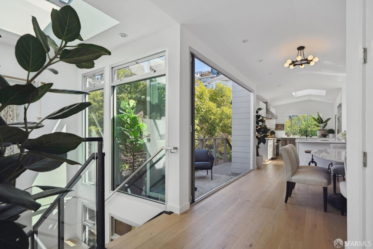 Detail Gallery Image 4 of 47 For 211 Winfield St, San Francisco,  CA 94110 - 4 Beds | 4 Baths