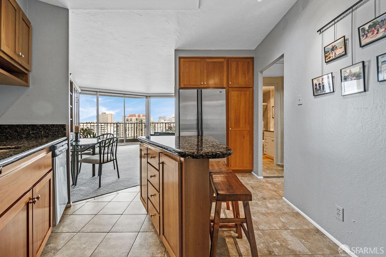 Photo #4: 425074304 Listing 