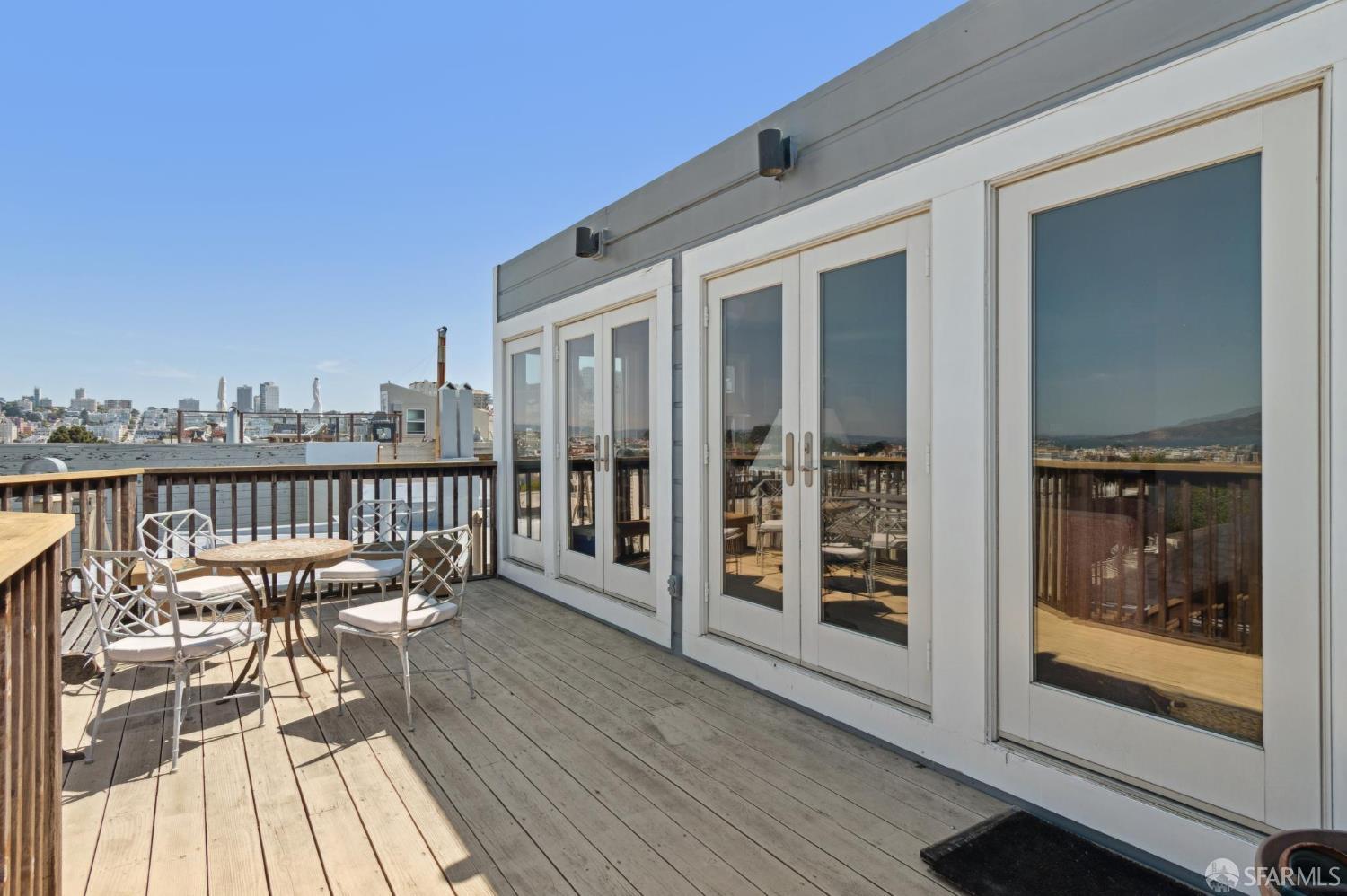 Detail Gallery Image 8 of 18 For 2384 Union St, San Francisco,  CA 94123 - 2 Beds | 2 Baths