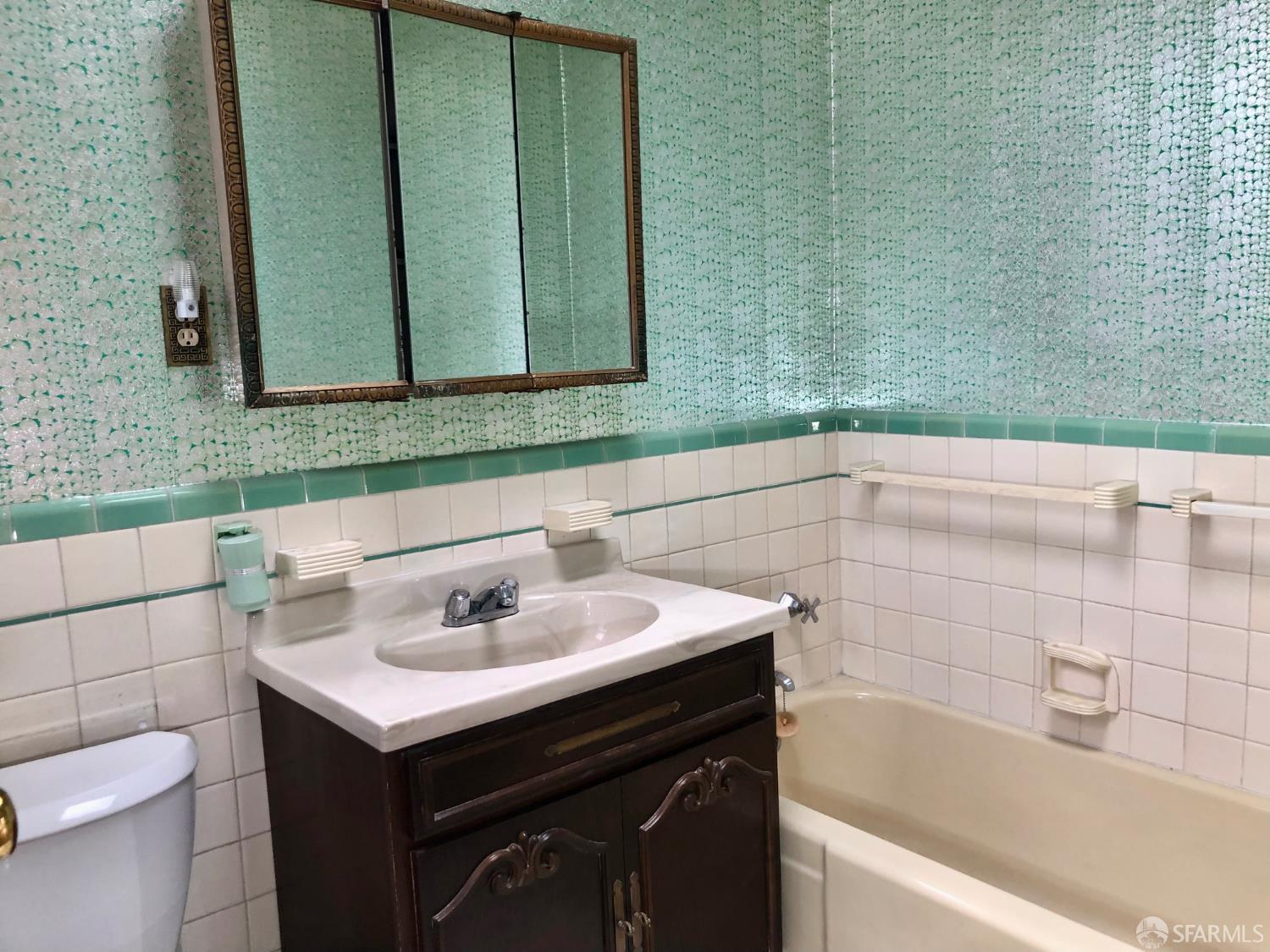 Detail Gallery Image 13 of 32 For 3419 Ulloa St, San Francisco,  CA 94116 - 3 Beds | 1/1 Baths