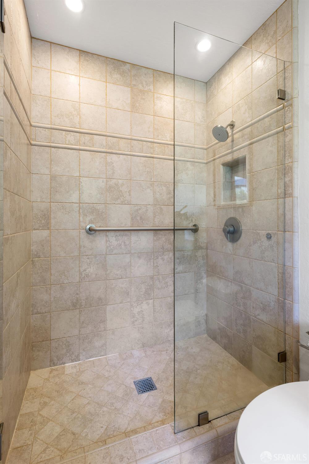 Detail Gallery Image 35 of 46 For 614 Clarendon Ave, San Francisco,  CA 94131 - 2 Beds | 2/1 Baths