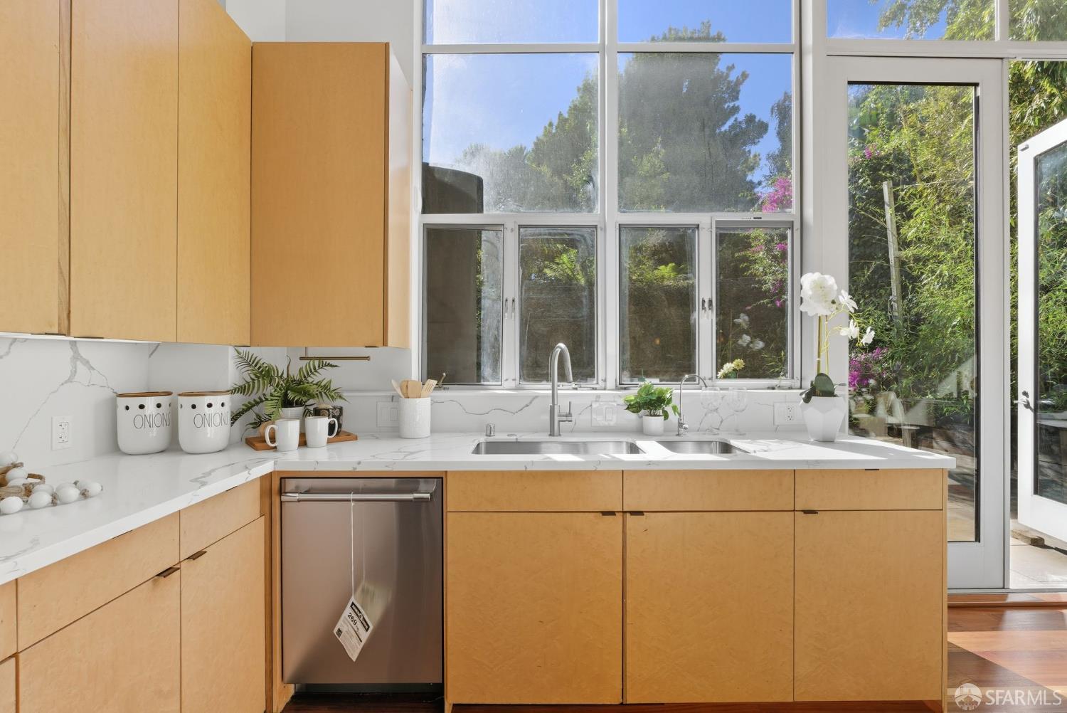 Detail Gallery Image 30 of 99 For 2121 Divisadero St, San Francisco,  CA 94115 - 4 Beds | 3/1 Baths