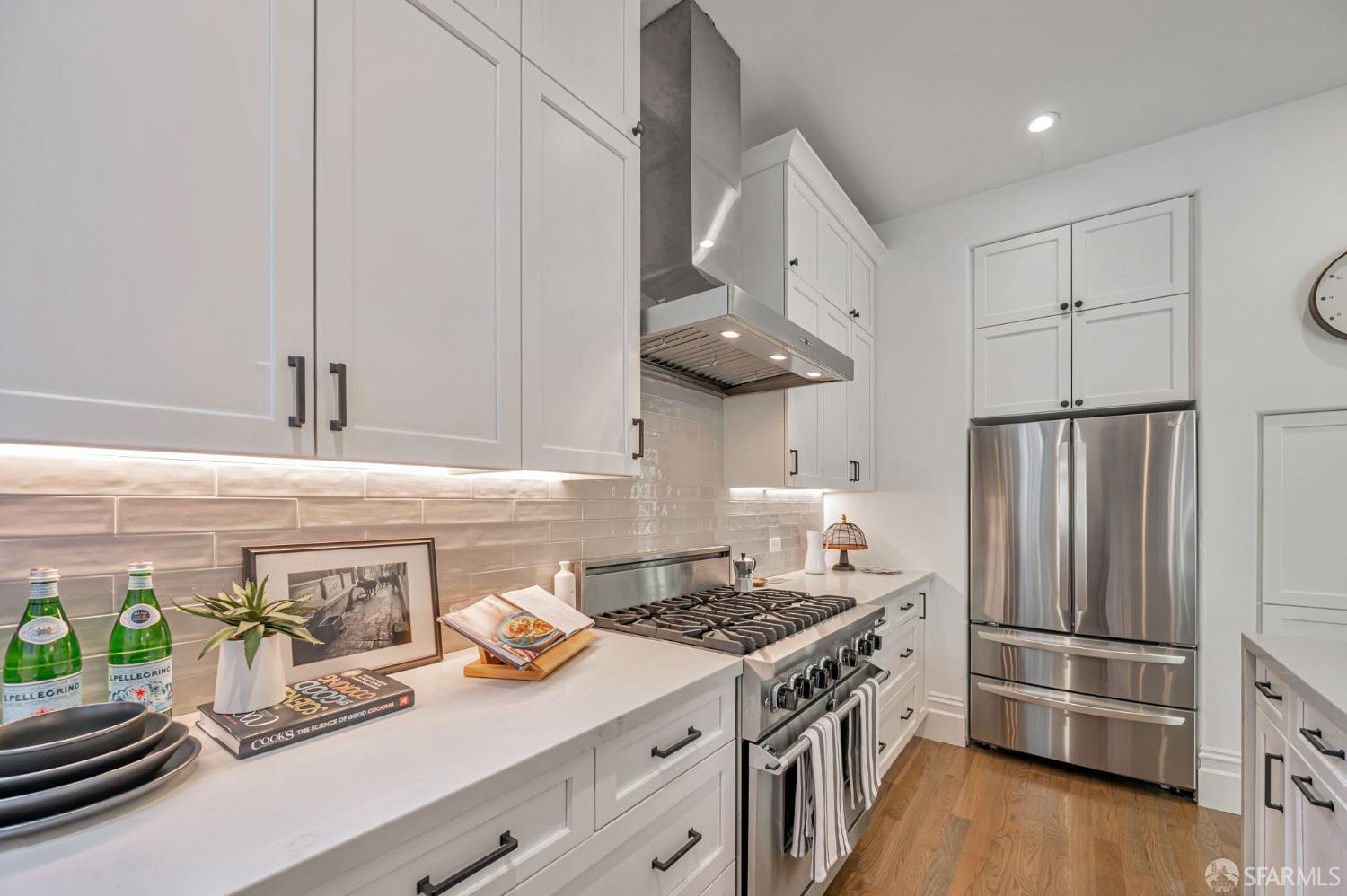 Detail Gallery Image 13 of 39 For 4425 20th St, San Francisco,  CA 94114 - 3 Beds | 2 Baths