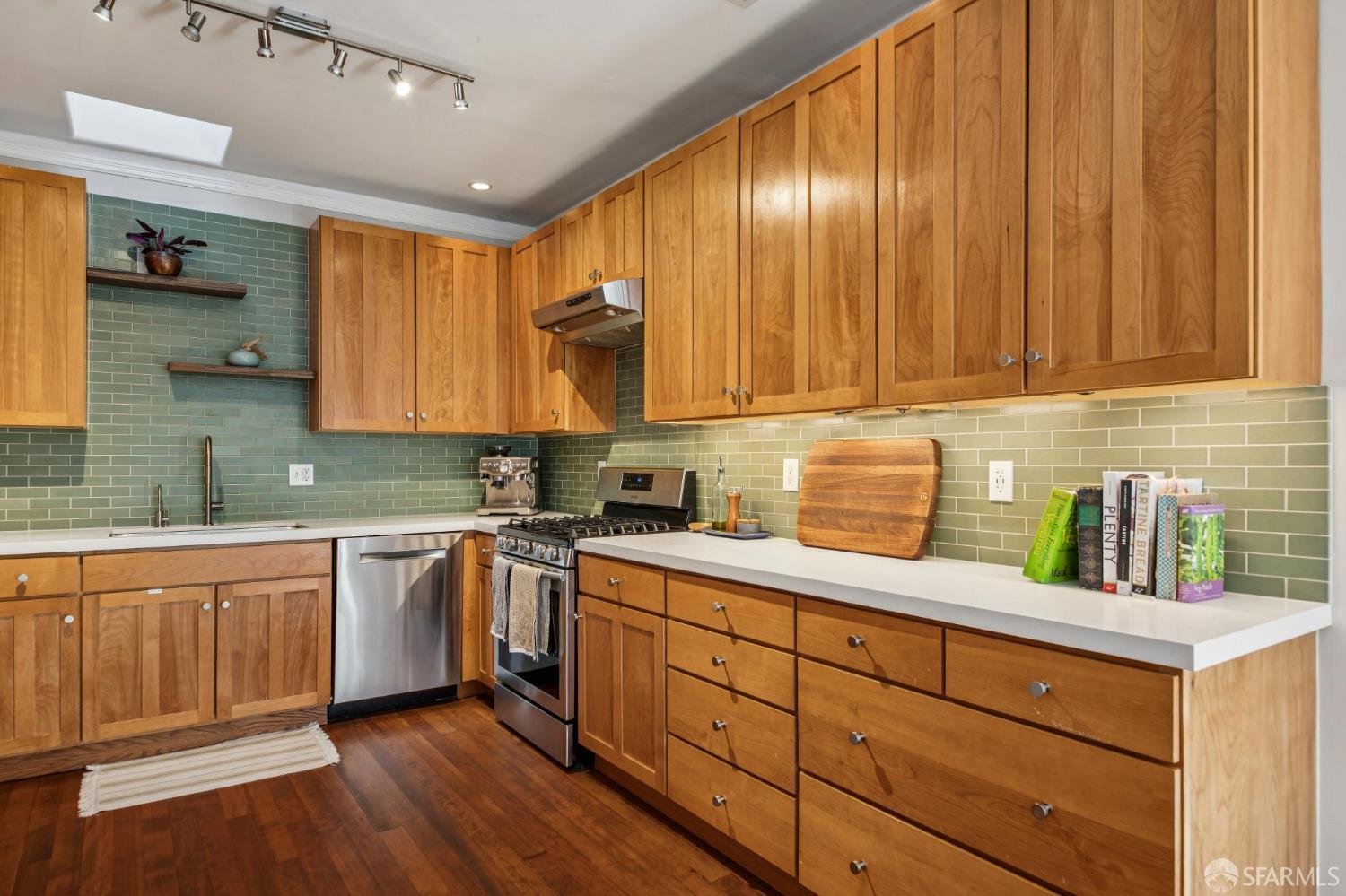 Detail Gallery Image 14 of 31 For 1572 Church St a,  San Francisco,  CA 94131 - 2 Beds | 1/1 Baths