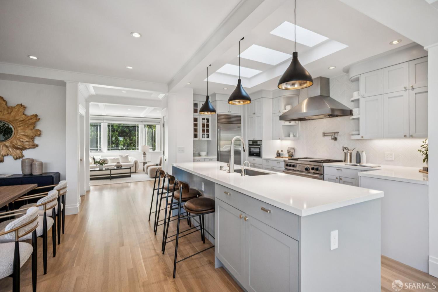 Detail Gallery Image 5 of 39 For 3960 20th St, San Francisco,  CA 94114 - 4 Beds | 3/1 Baths