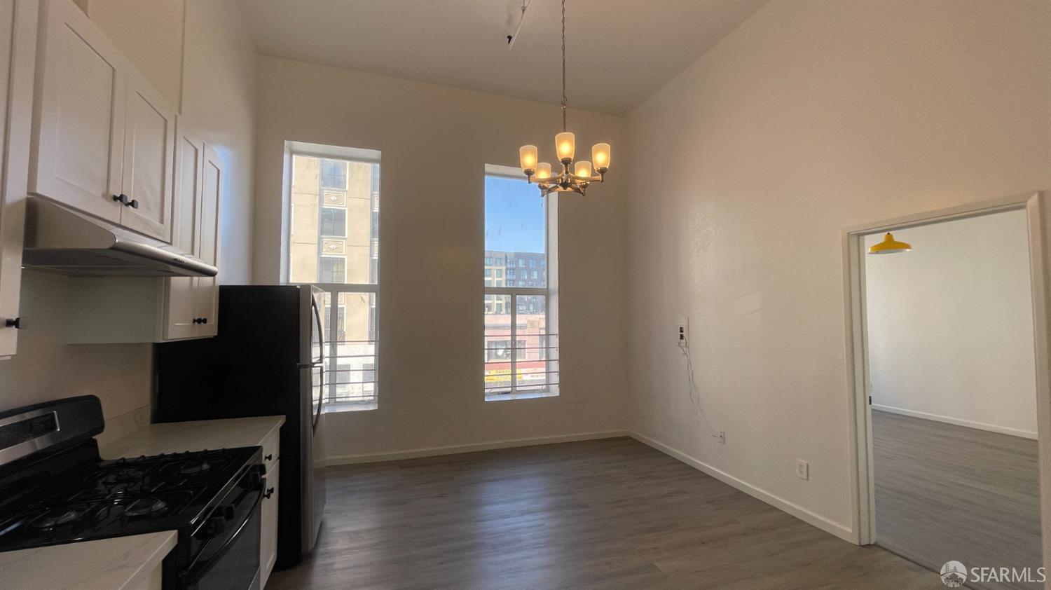 Detail Gallery Image 2 of 8 For 375 12th St #6,  Oakland,  CA 94607 - 2 Beds | 1 Baths