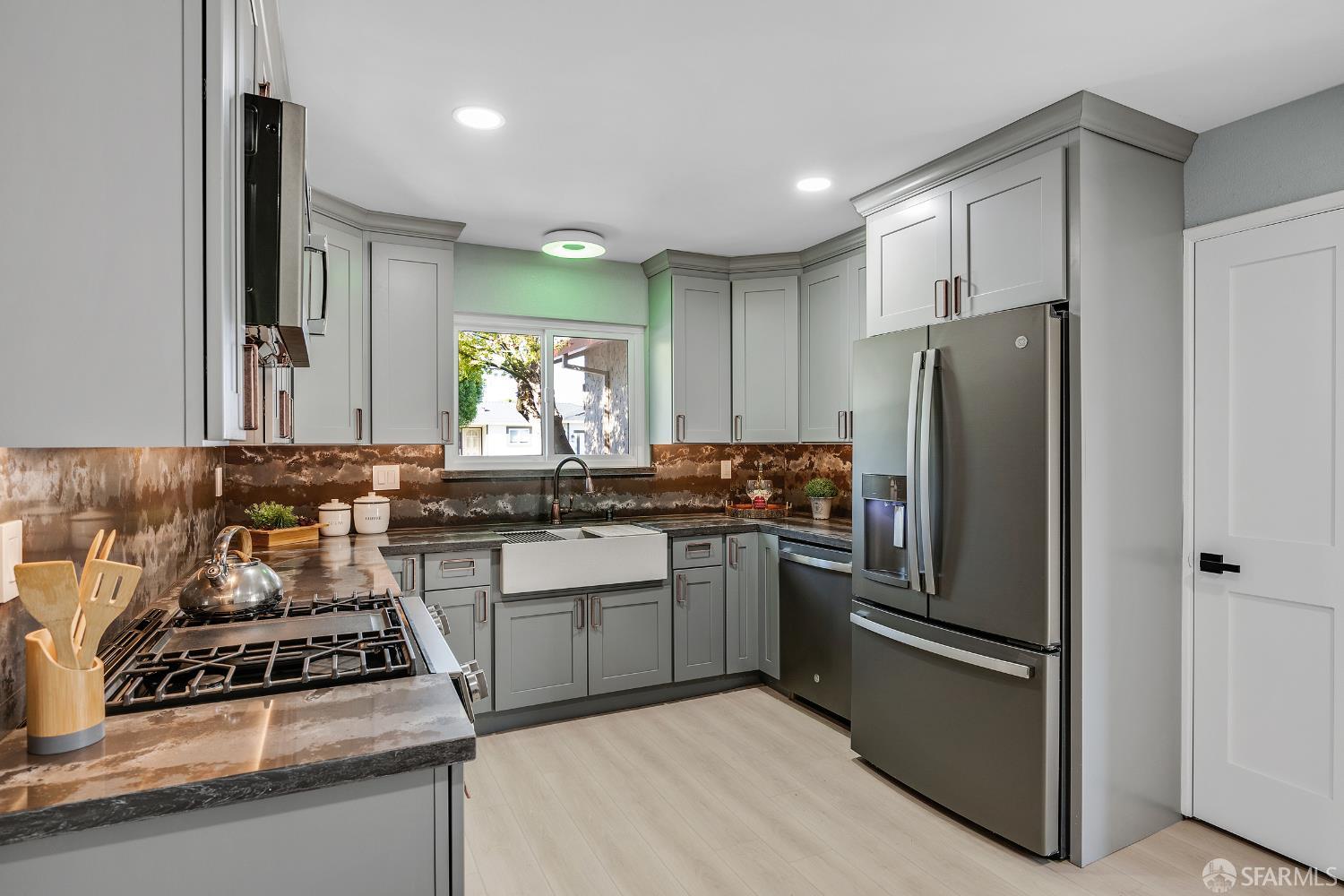 Detail Gallery Image 15 of 41 For 58 Orinda Cir, Pittsburg,  CA 94565 - 4 Beds | 2 Baths