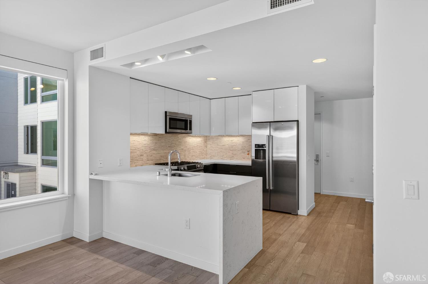 Detail Gallery Image 10 of 30 For 10 Innes Ct #201,  San Francisco,  CA 94124 - 1 Beds | 1 Baths