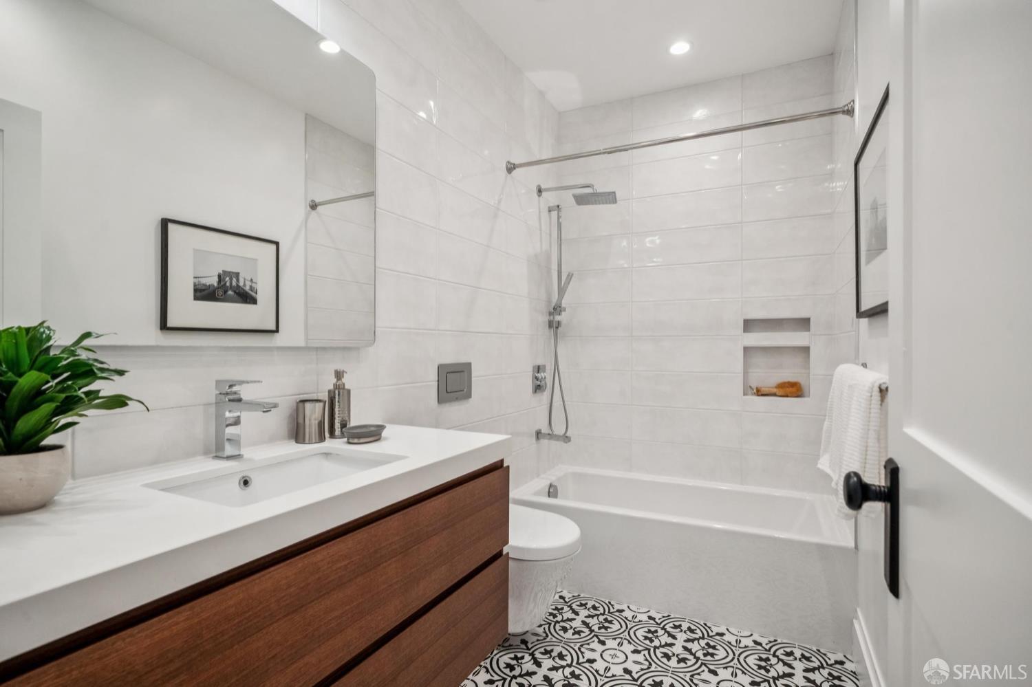 Detail Gallery Image 19 of 39 For 3960 20th St, San Francisco,  CA 94114 - 4 Beds | 3/1 Baths