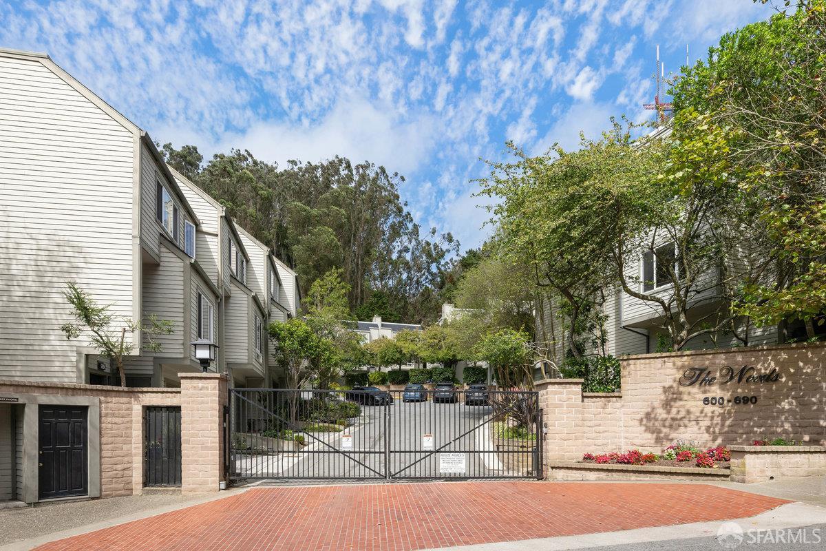 Detail Gallery Image 2 of 46 For 614 Clarendon Ave, San Francisco,  CA 94131 - 2 Beds | 2/1 Baths