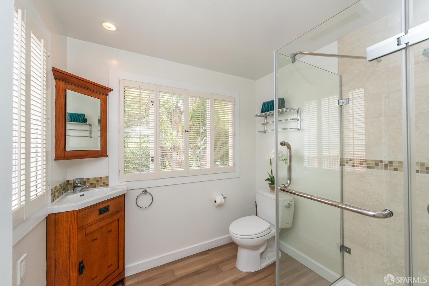 Detail Gallery Image 37 of 69 For 2728 Irving St, San Francisco,  CA 94122 - 3 Beds | 2/1 Baths