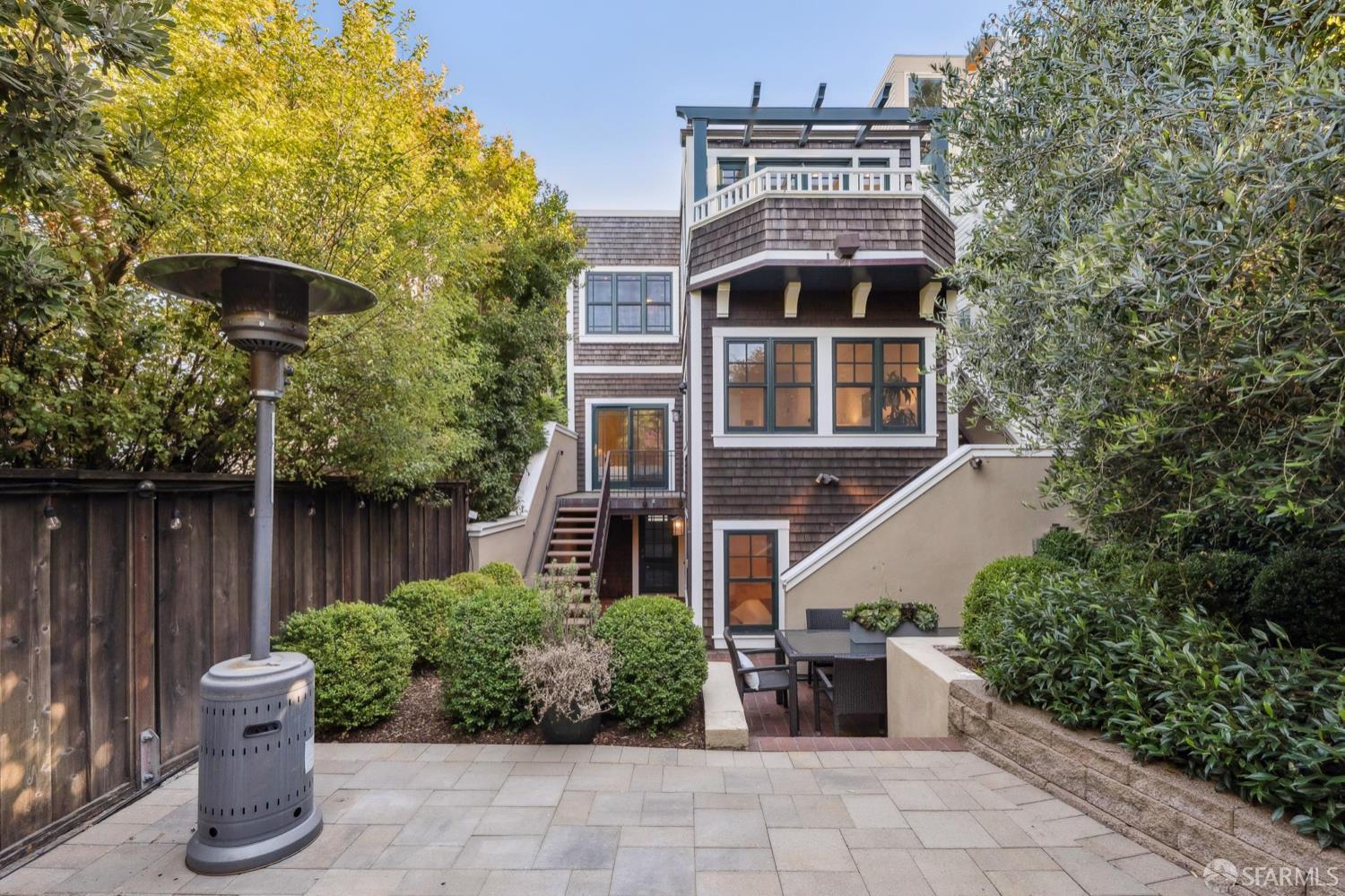 Detail Gallery Image 25 of 39 For 3960 20th St, San Francisco,  CA 94114 - 4 Beds | 3/1 Baths
