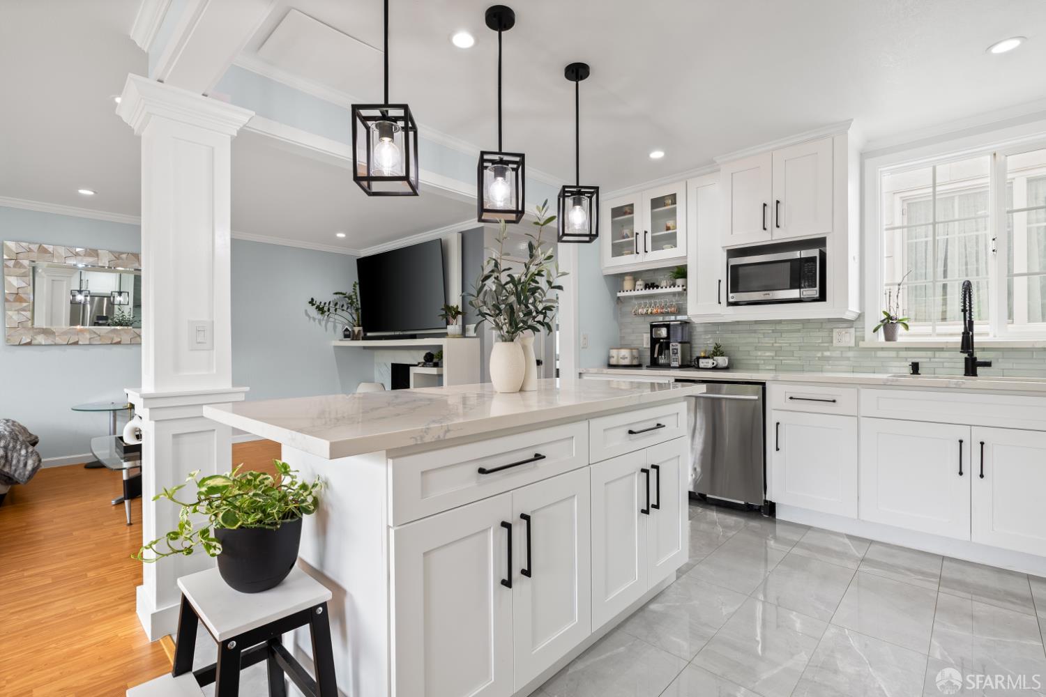 Detail Gallery Image 6 of 18 For 372 Winchester St, Daly City,  CA 94014 - 4 Beds | 3 Baths