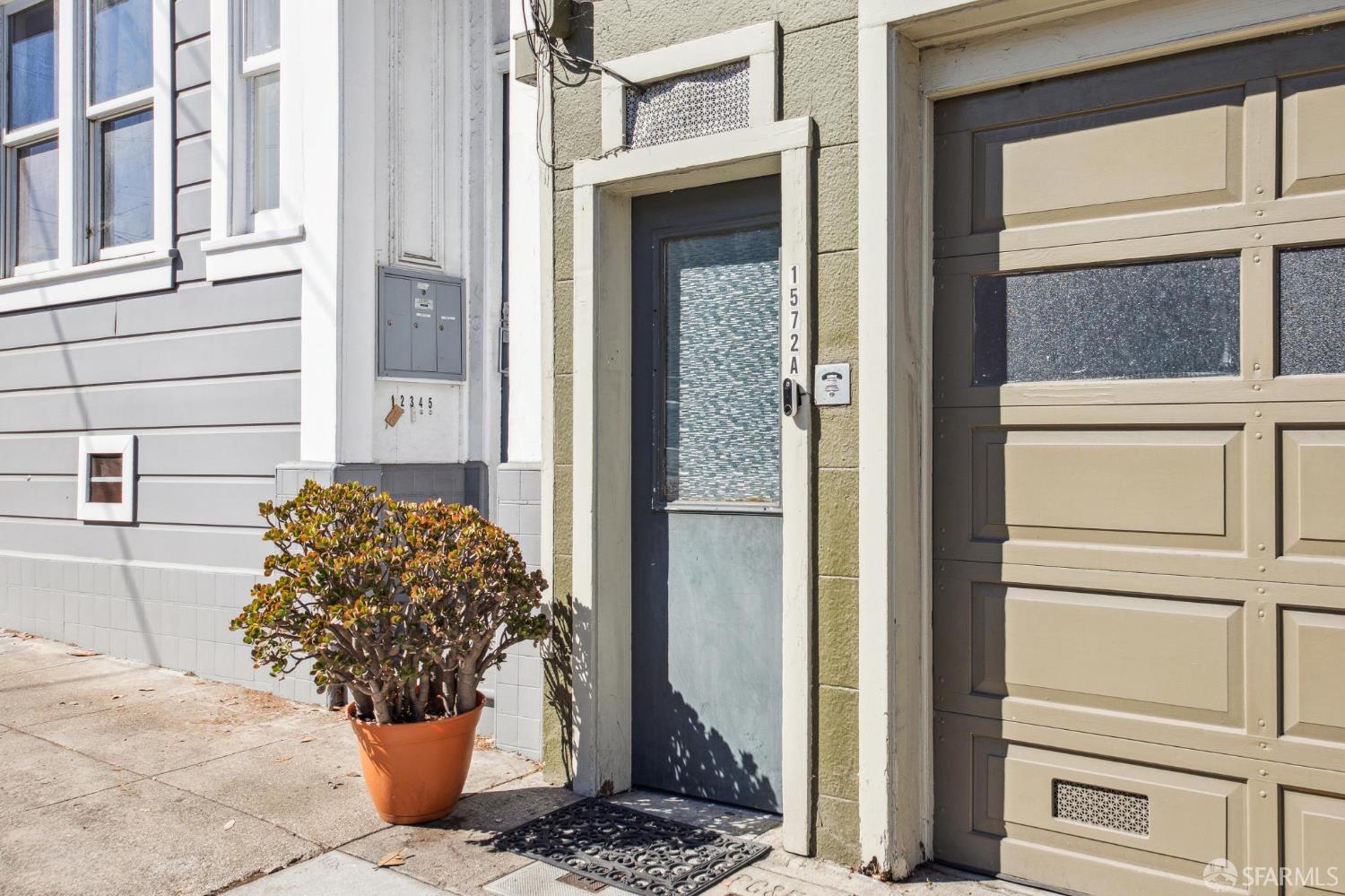 Photo #2: 425073892 Listing 
