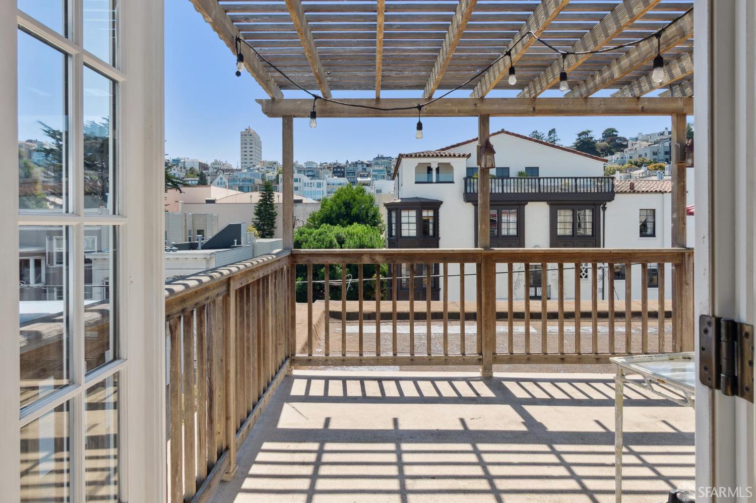 Detail Gallery Image 11 of 18 For 2384 Union St, San Francisco,  CA 94123 - 2 Beds | 2 Baths