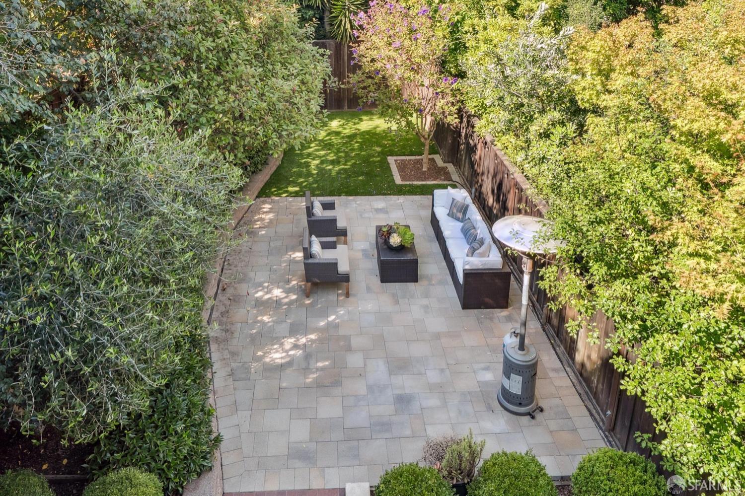 Detail Gallery Image 11 of 39 For 3960 20th St, San Francisco,  CA 94114 - 4 Beds | 3/1 Baths