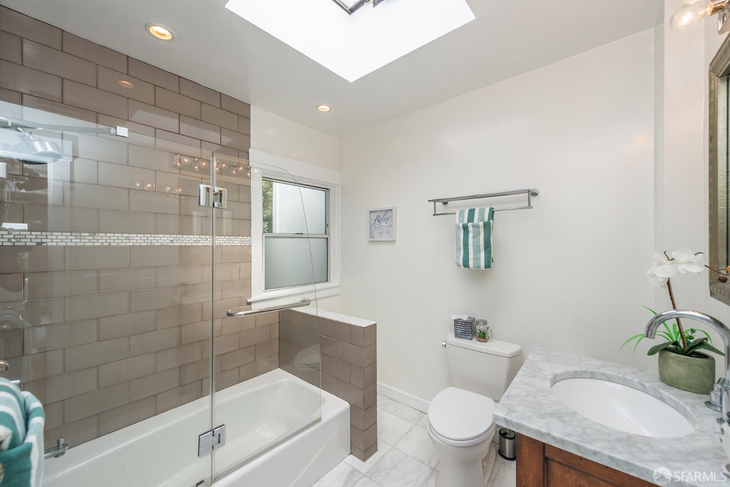 Detail Gallery Image 39 of 69 For 2728 Irving St, San Francisco,  CA 94122 - 3 Beds | 2/1 Baths