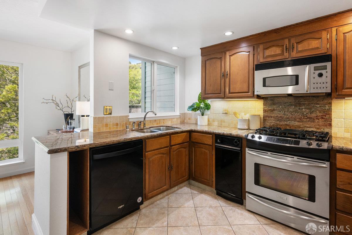 Detail Gallery Image 20 of 46 For 614 Clarendon Ave, San Francisco,  CA 94131 - 2 Beds | 2/1 Baths