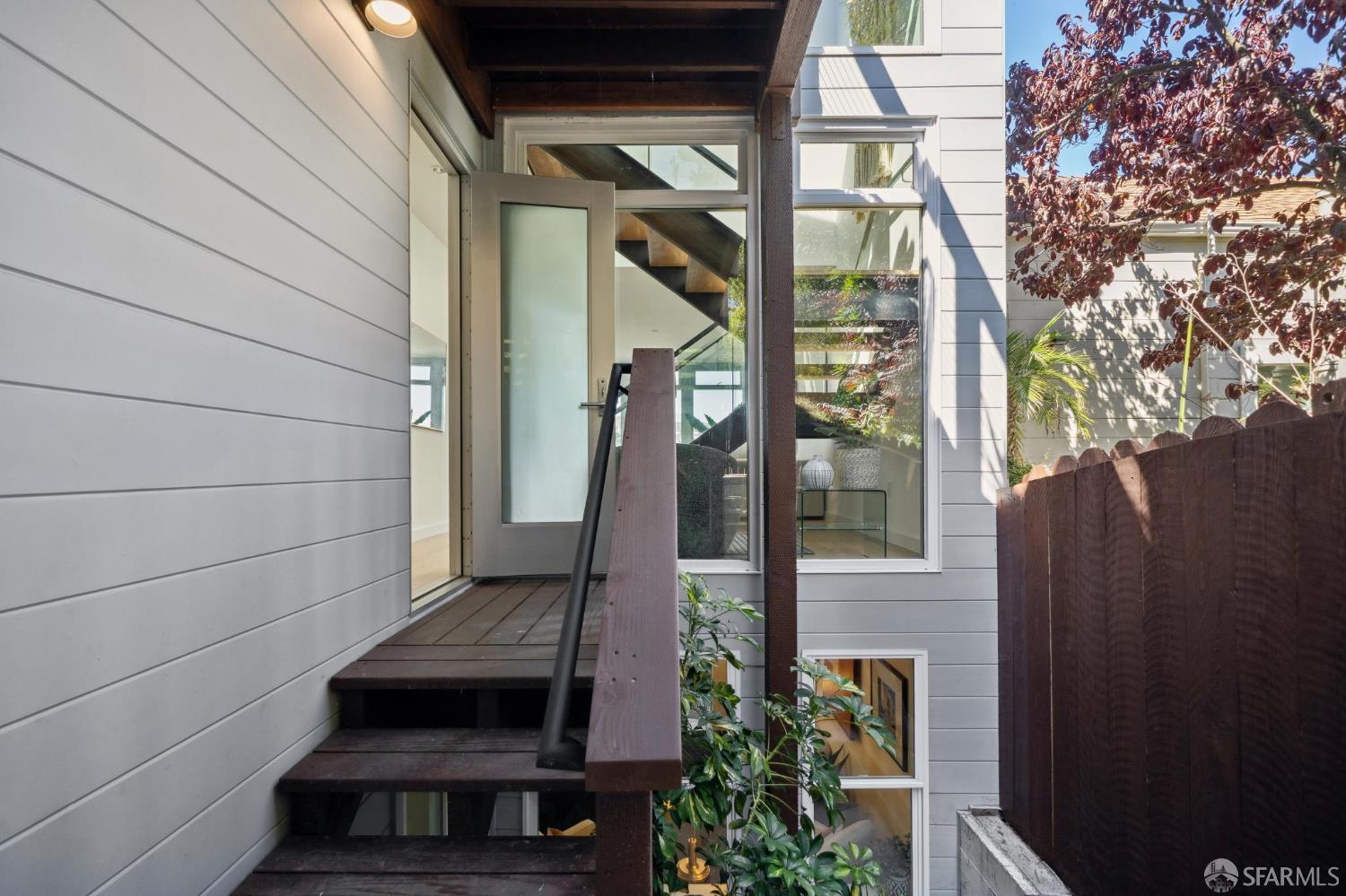 Detail Gallery Image 6 of 33 For 308 Virginia Ave, San Francisco,  CA 94110 - 3 Beds | 3 Baths