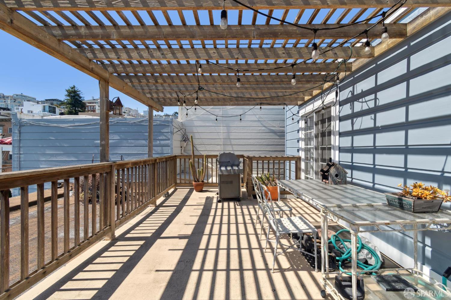 Detail Gallery Image 13 of 18 For 2384 Union St, San Francisco,  CA 94123 - 2 Beds | 2 Baths