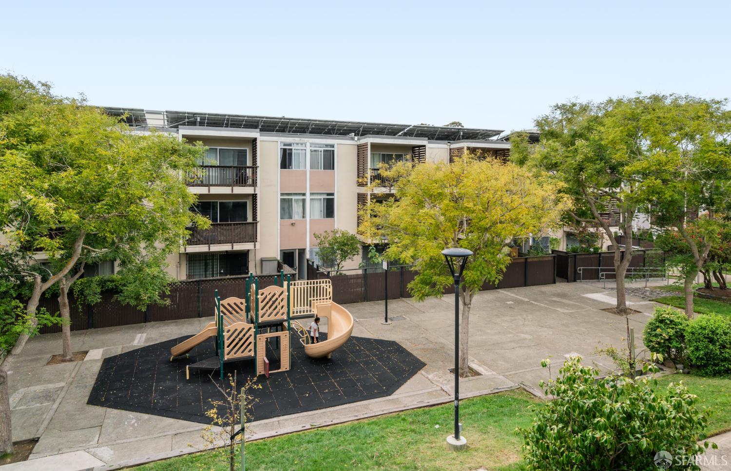 Detail Gallery Image 24 of 47 For 55 Zampa Ln #3,  San Francisco,  CA 94115 - 3 Beds | 2 Baths