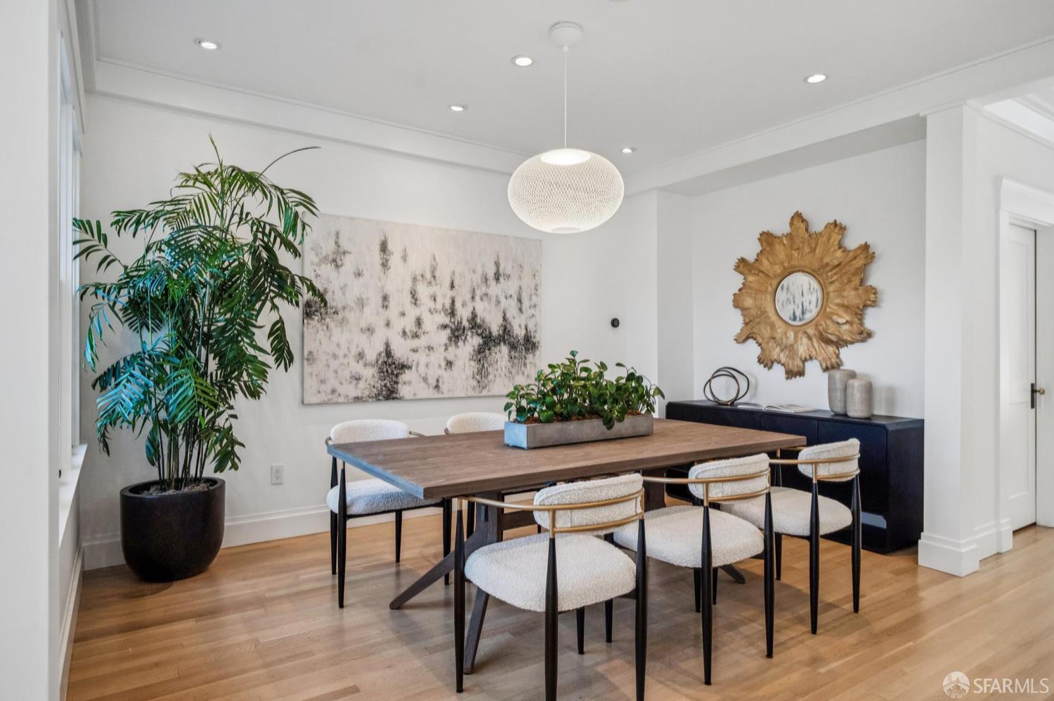 Detail Gallery Image 4 of 39 For 3960 20th St, San Francisco,  CA 94114 - 4 Beds | 3/1 Baths
