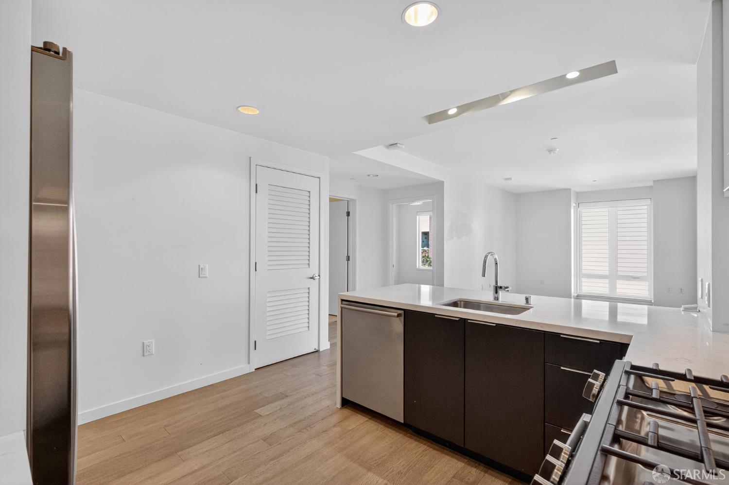Detail Gallery Image 15 of 30 For 10 Innes Ct #201,  San Francisco,  CA 94124 - 1 Beds | 1 Baths