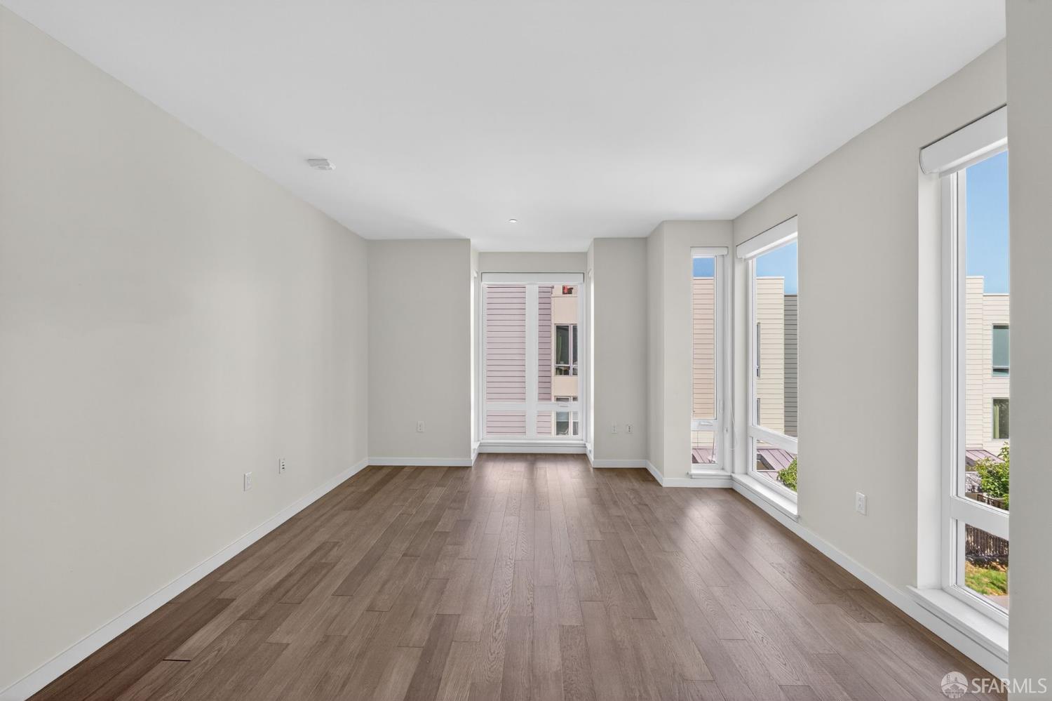 Detail Gallery Image 7 of 30 For 10 Innes Ct #201,  San Francisco,  CA 94124 - 1 Beds | 1 Baths
