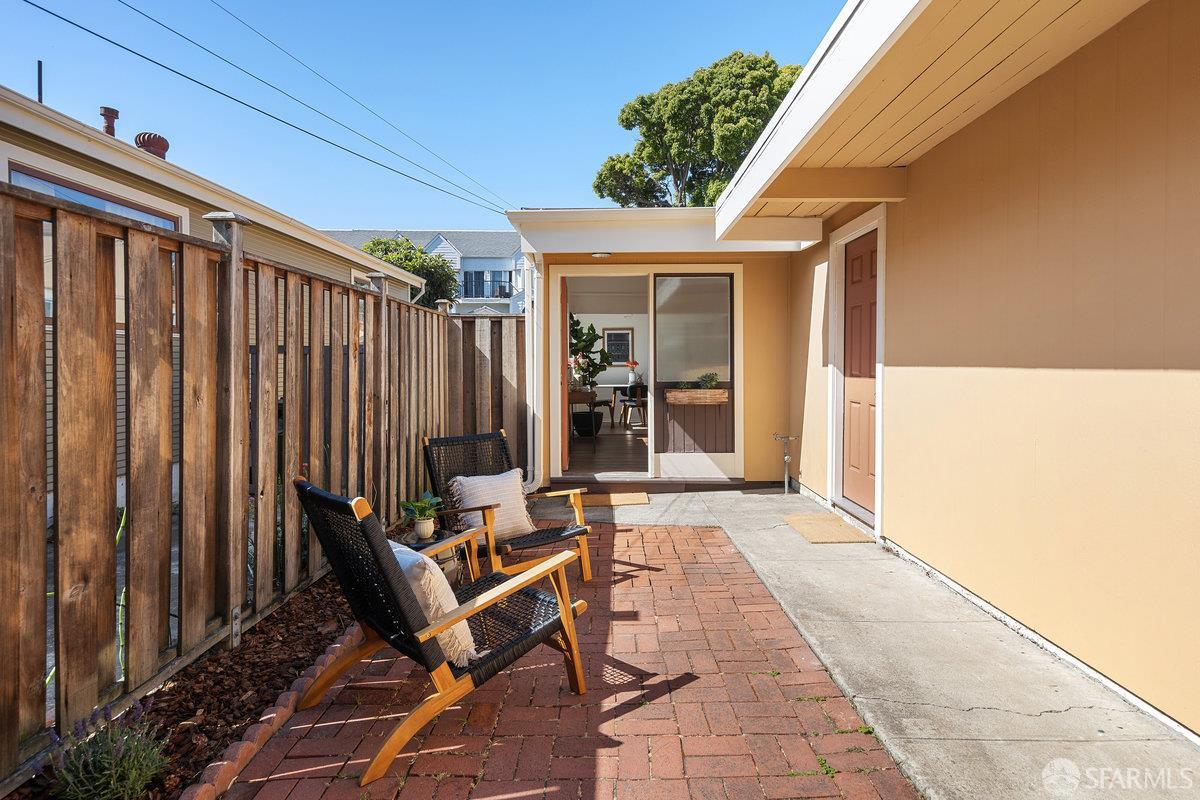 Detail Gallery Image 3 of 29 For 1435 Liberty St, El Cerrito,  CA 94530 - 3 Beds | 1 Baths