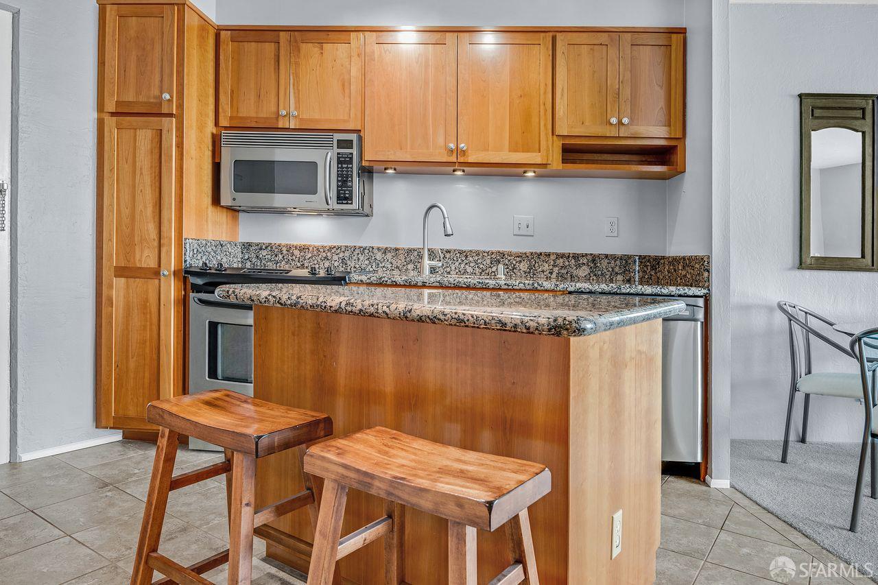 Photo #6: 425074304 Listing 