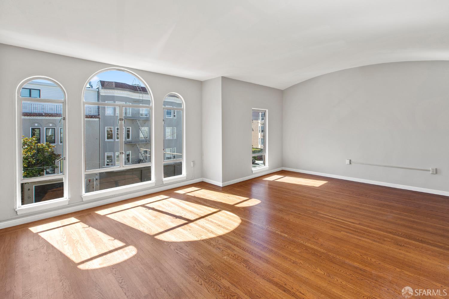 Detail Gallery Image 4 of 64 For 3348 Broderick St, San Francisco,  CA 94123 - – Beds | – Baths