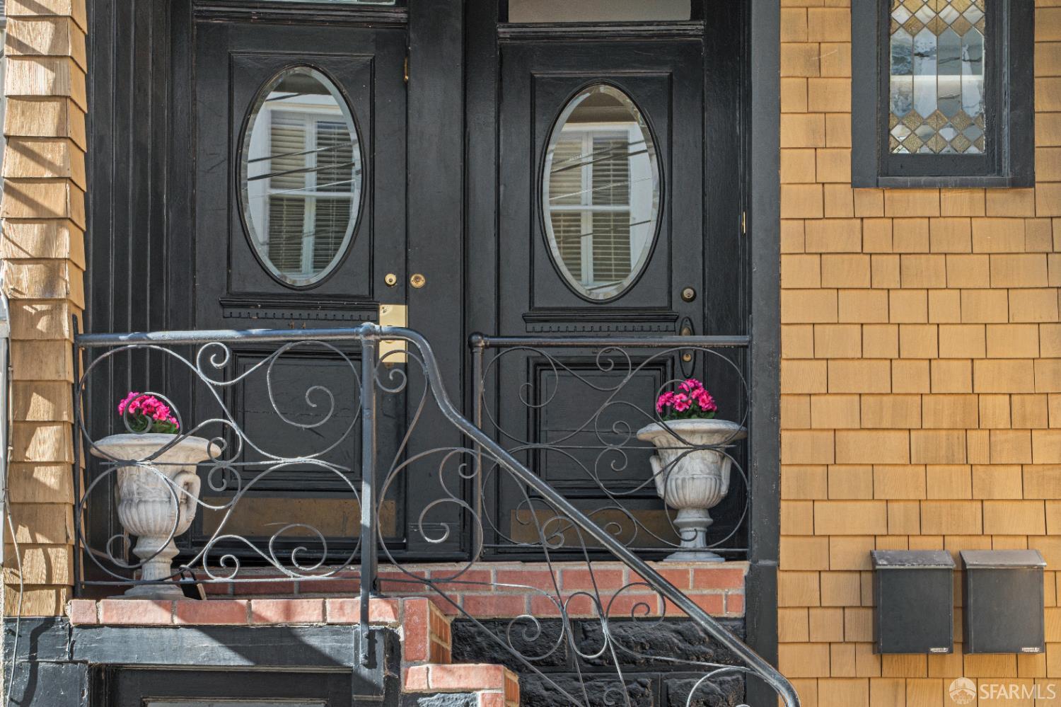 Detail Gallery Image 2 of 12 For 16 Delgado Pl, San Francisco,  CA 94109 - 2 Beds | 1 Baths