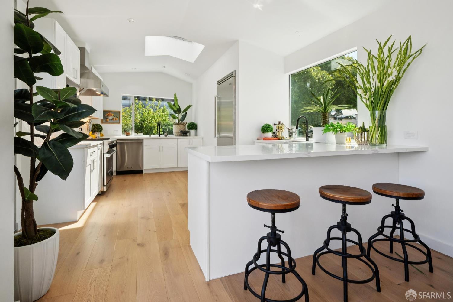 Detail Gallery Image 13 of 47 For 211 Winfield St, San Francisco,  CA 94110 - 4 Beds | 4 Baths