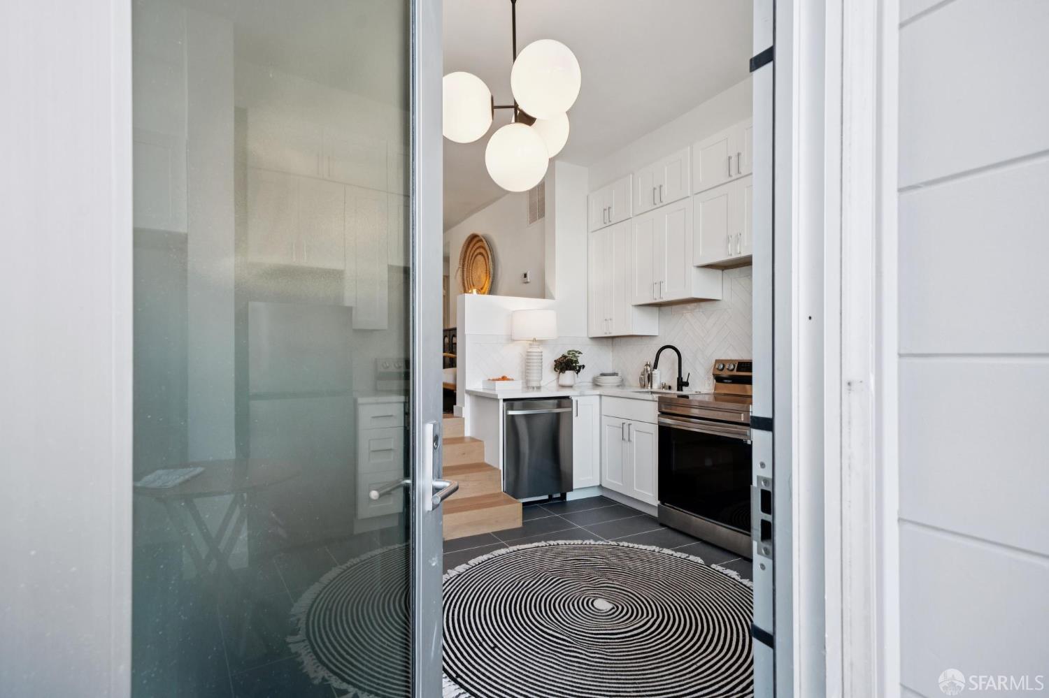 Detail Gallery Image 2 of 20 For 211 Winfield St a,  San Francisco,  CA 94110 - 1 Beds | 1 Baths