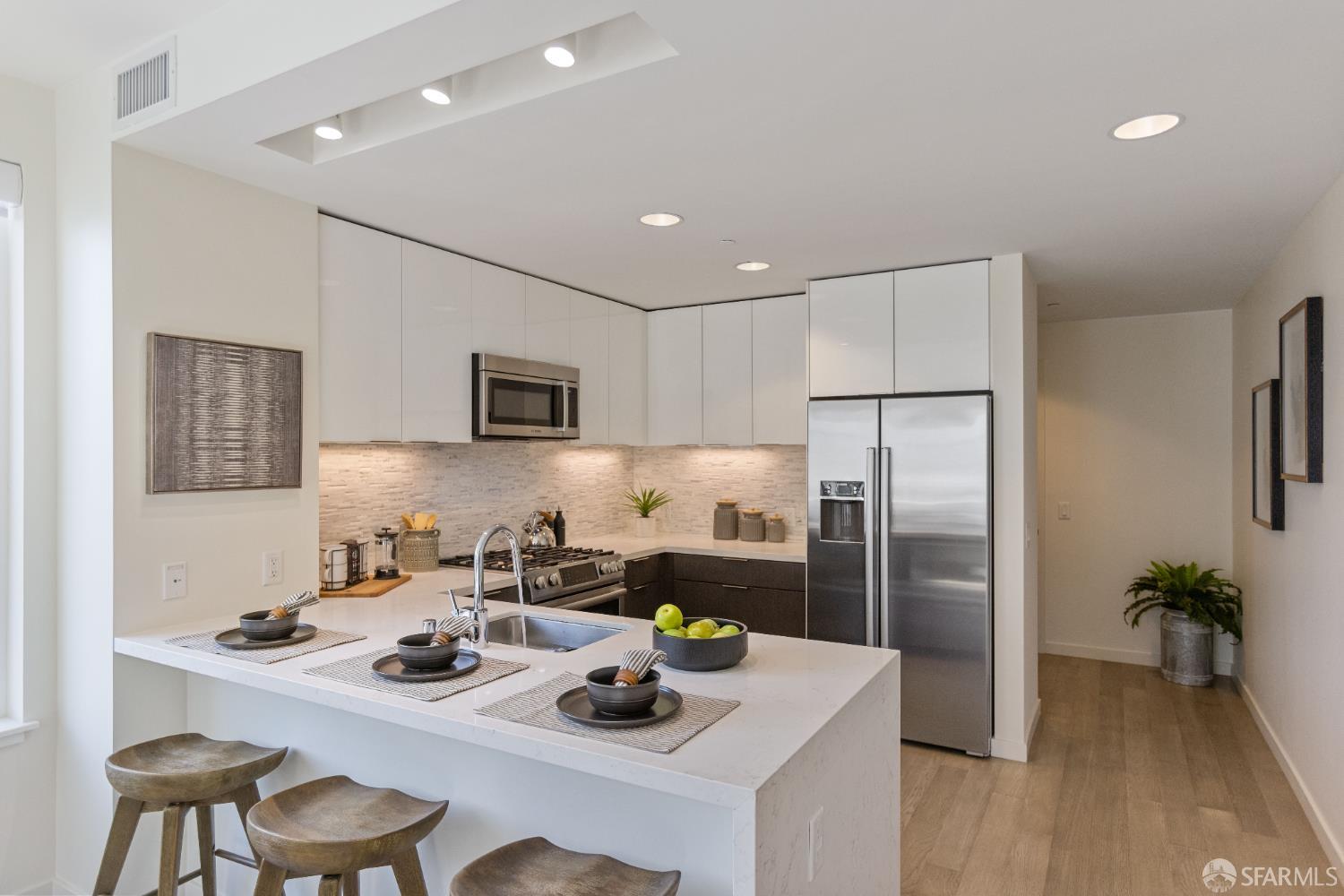 Detail Gallery Image 11 of 30 For 10 Innes Ct #201,  San Francisco,  CA 94124 - 1 Beds | 1 Baths