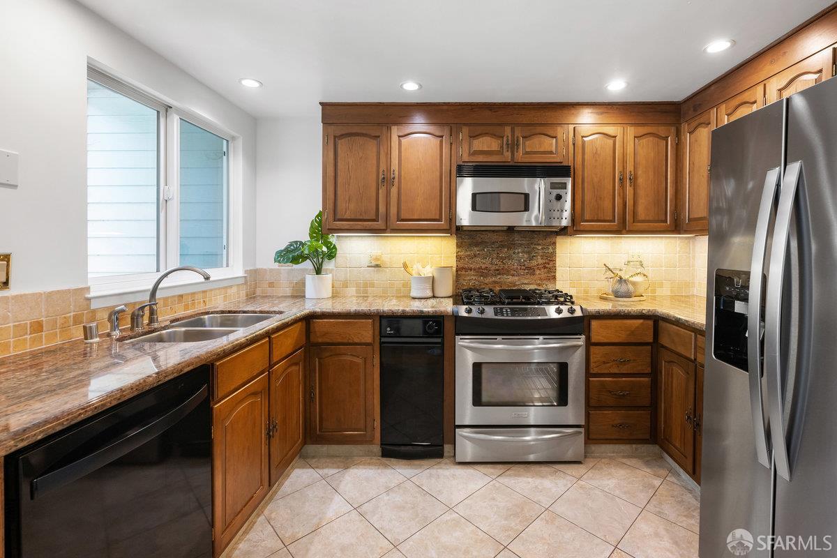 Detail Gallery Image 19 of 46 For 614 Clarendon Ave, San Francisco,  CA 94131 - 2 Beds | 2/1 Baths