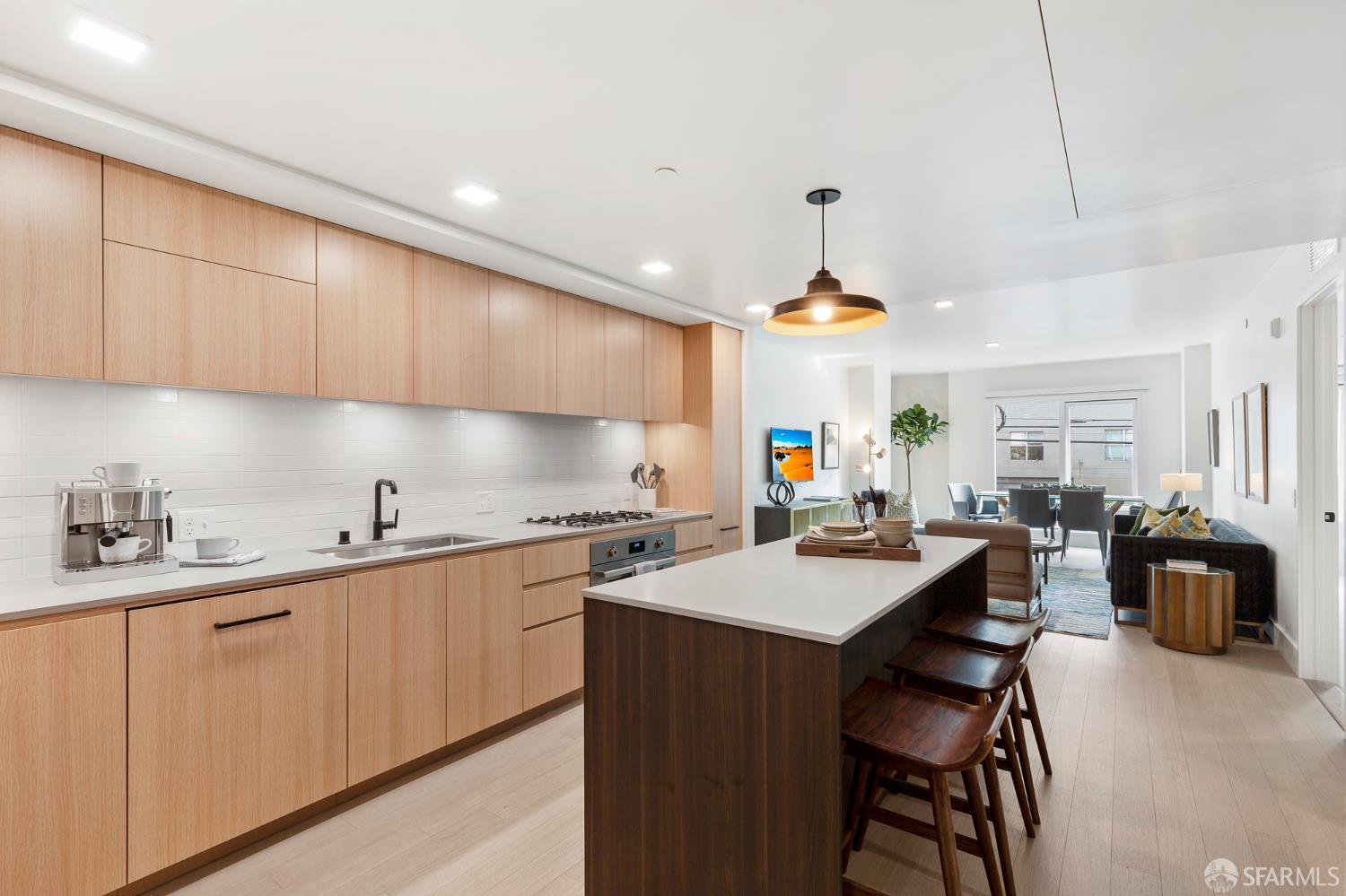 Photo #2: 425074332 Listing 