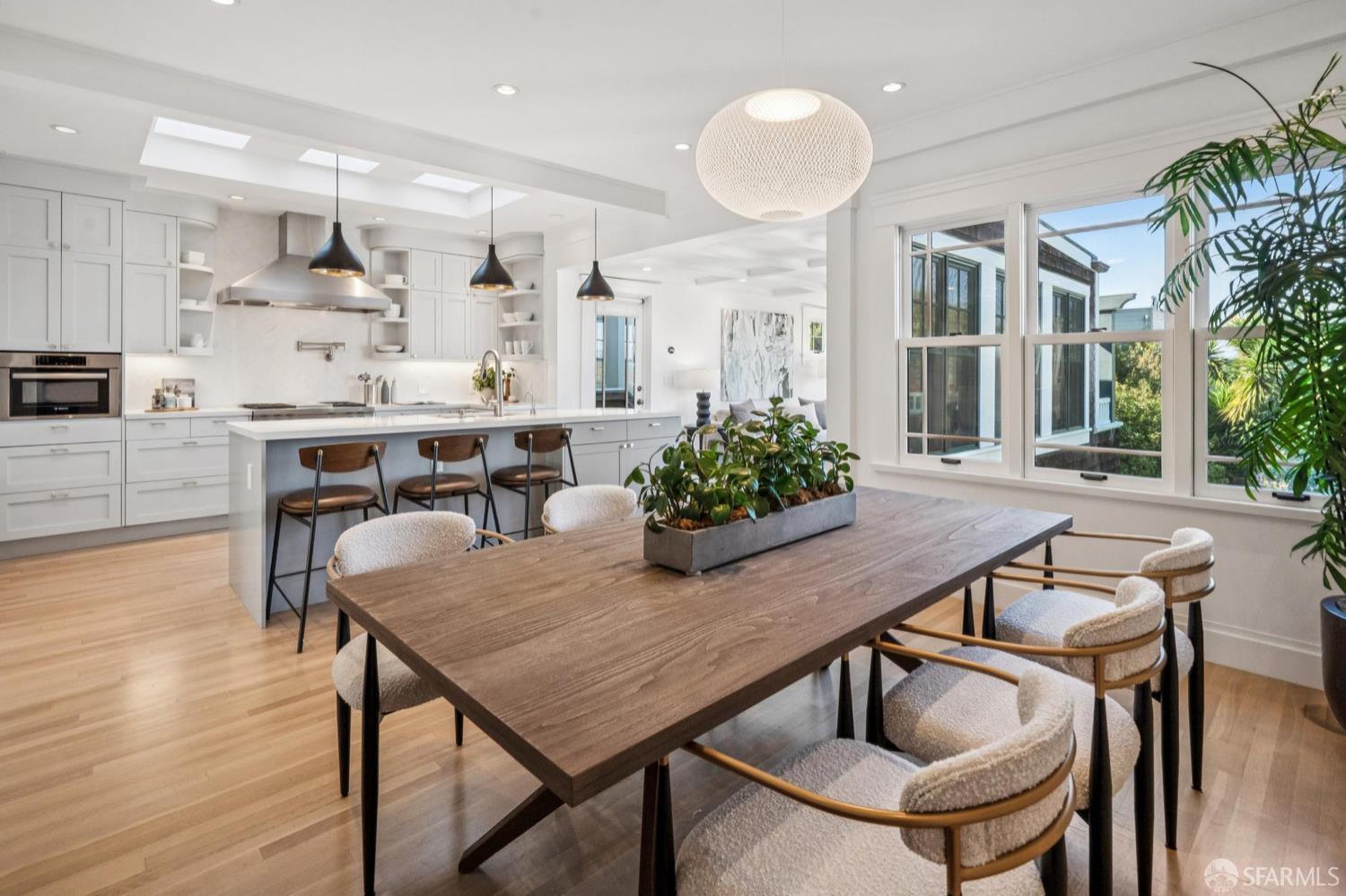 Detail Gallery Image 9 of 39 For 3960 20th St, San Francisco,  CA 94114 - 4 Beds | 3/1 Baths