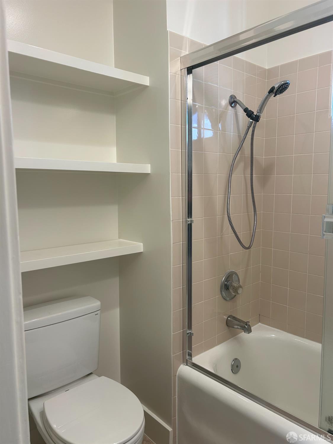 Detail Gallery Image 13 of 22 For 174 Corbett Ave, San Francisco,  CA 94114 - 1 Beds | 1 Baths
