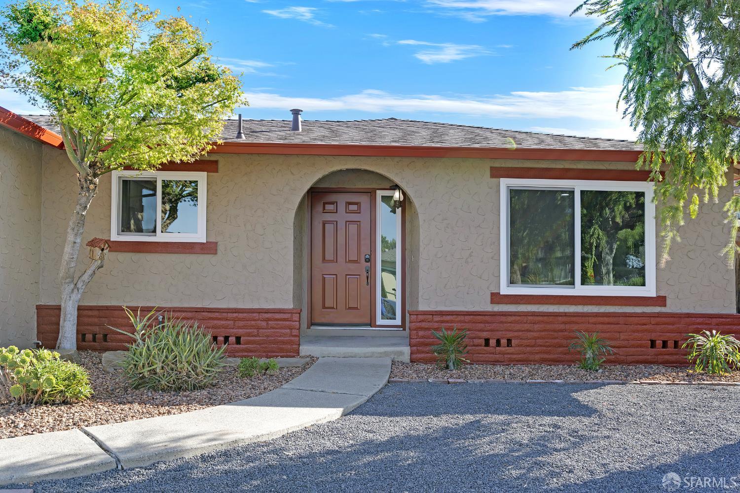 Detail Gallery Image 4 of 41 For 58 Orinda Cir, Pittsburg,  CA 94565 - 4 Beds | 2 Baths