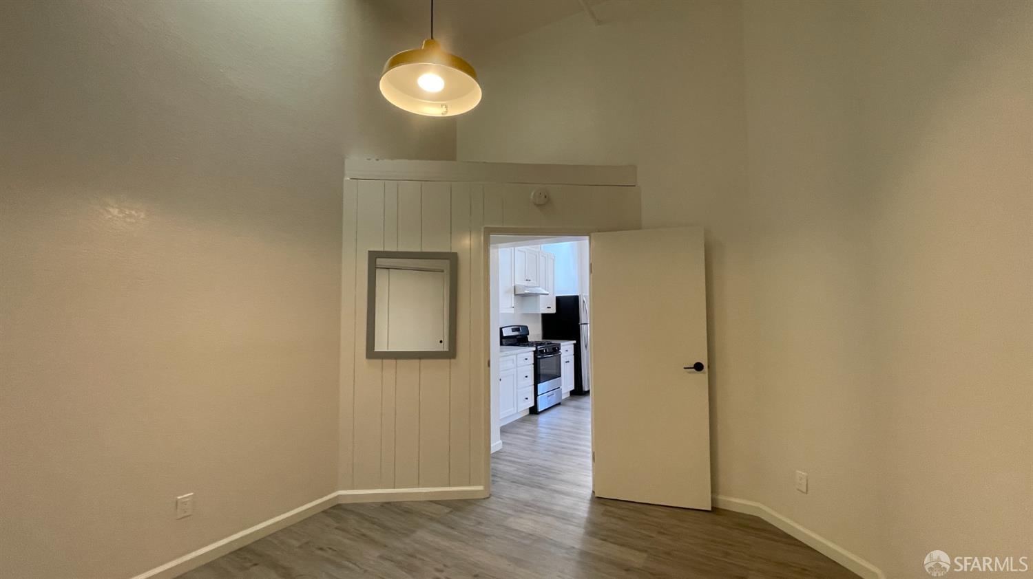 Detail Gallery Image 7 of 8 For 375 12th St #6,  Oakland,  CA 94607 - 2 Beds | 1 Baths