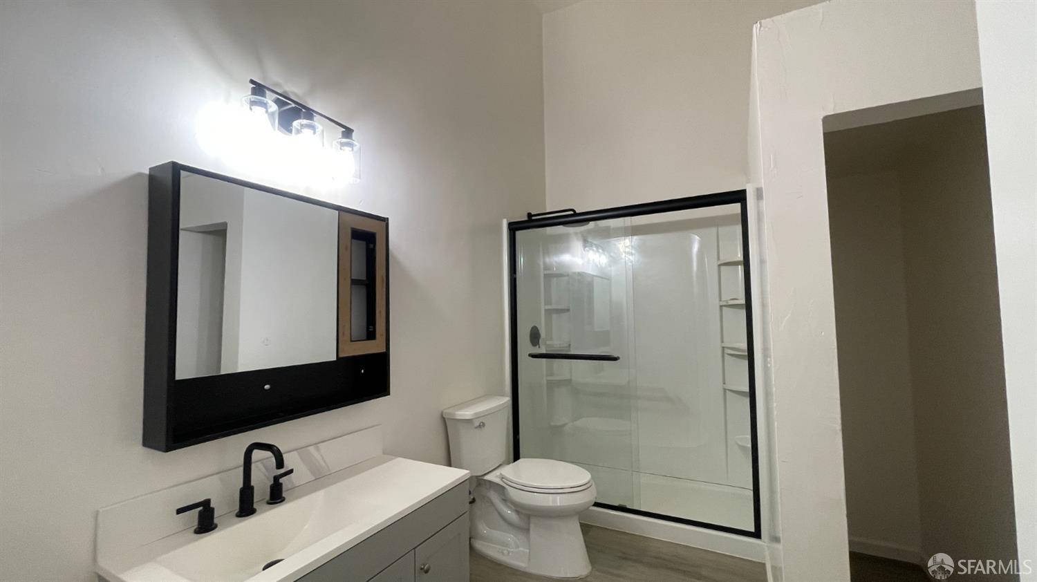 Detail Gallery Image 8 of 8 For 375 12th St #6,  Oakland,  CA 94607 - 2 Beds | 1 Baths